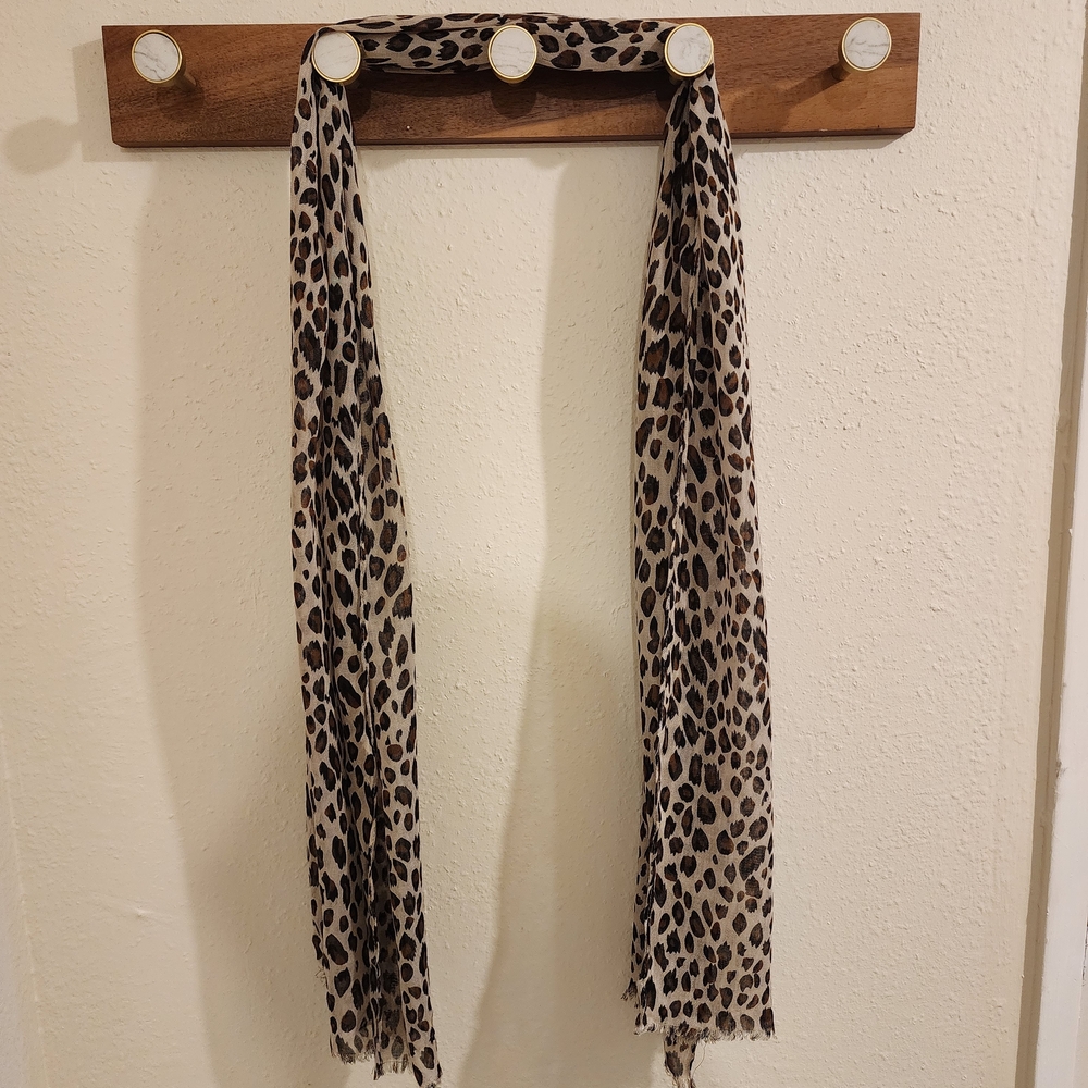 Chic Leopard Print Scarf